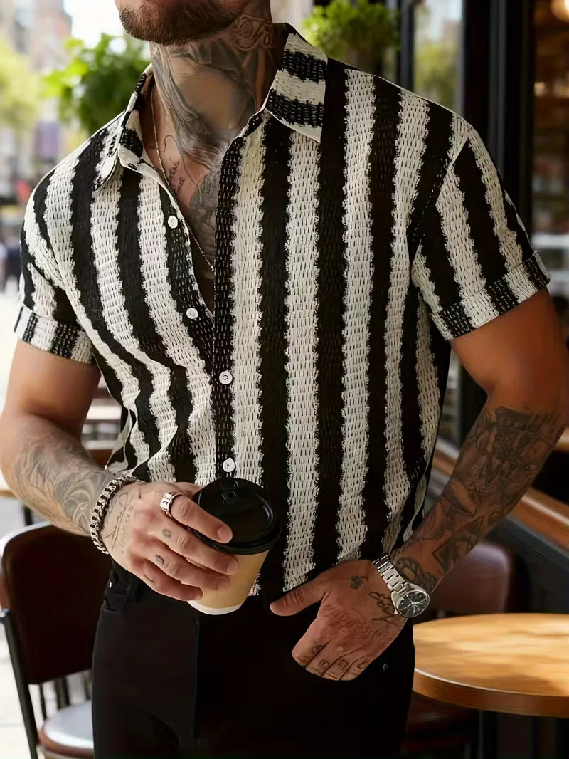 Chemise rayée noire et blanche à manches courtes pour hommes