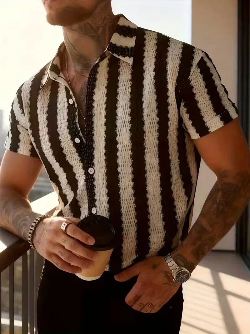 Chemise rayée noire et blanche à manches courtes pour hommes