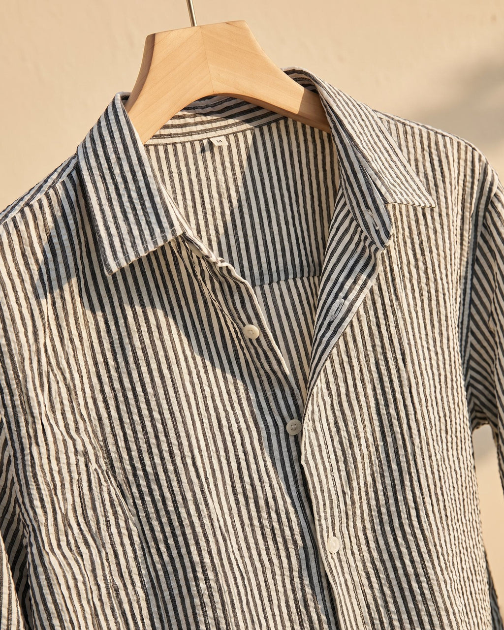 Chemise texturée avec motif vertical pour hommes