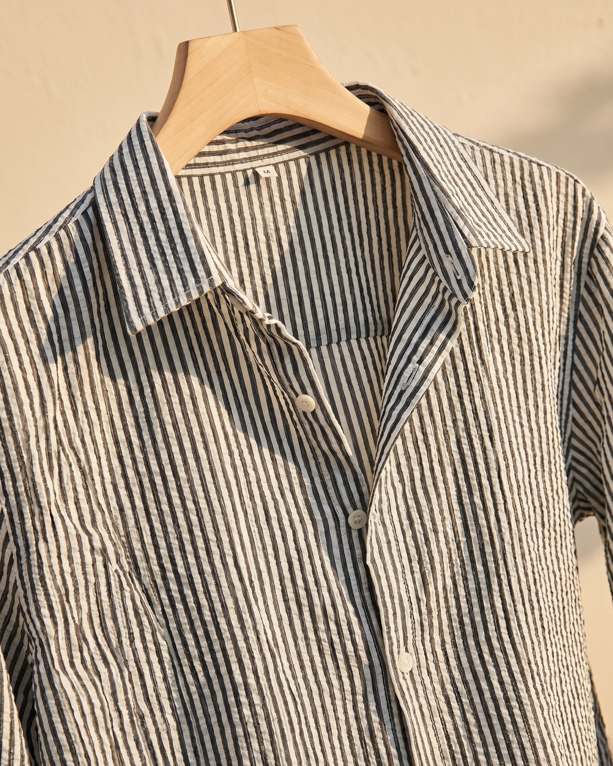 Chemise texturée avec motif vertical pour hommes