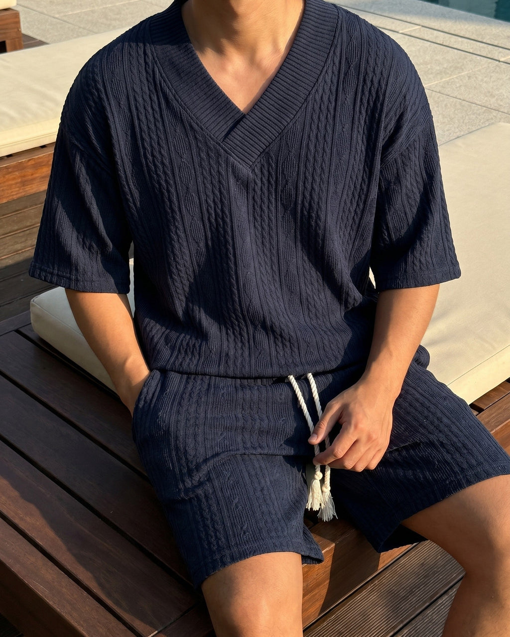 Ensemble tricoté avec col v et short pour hommes